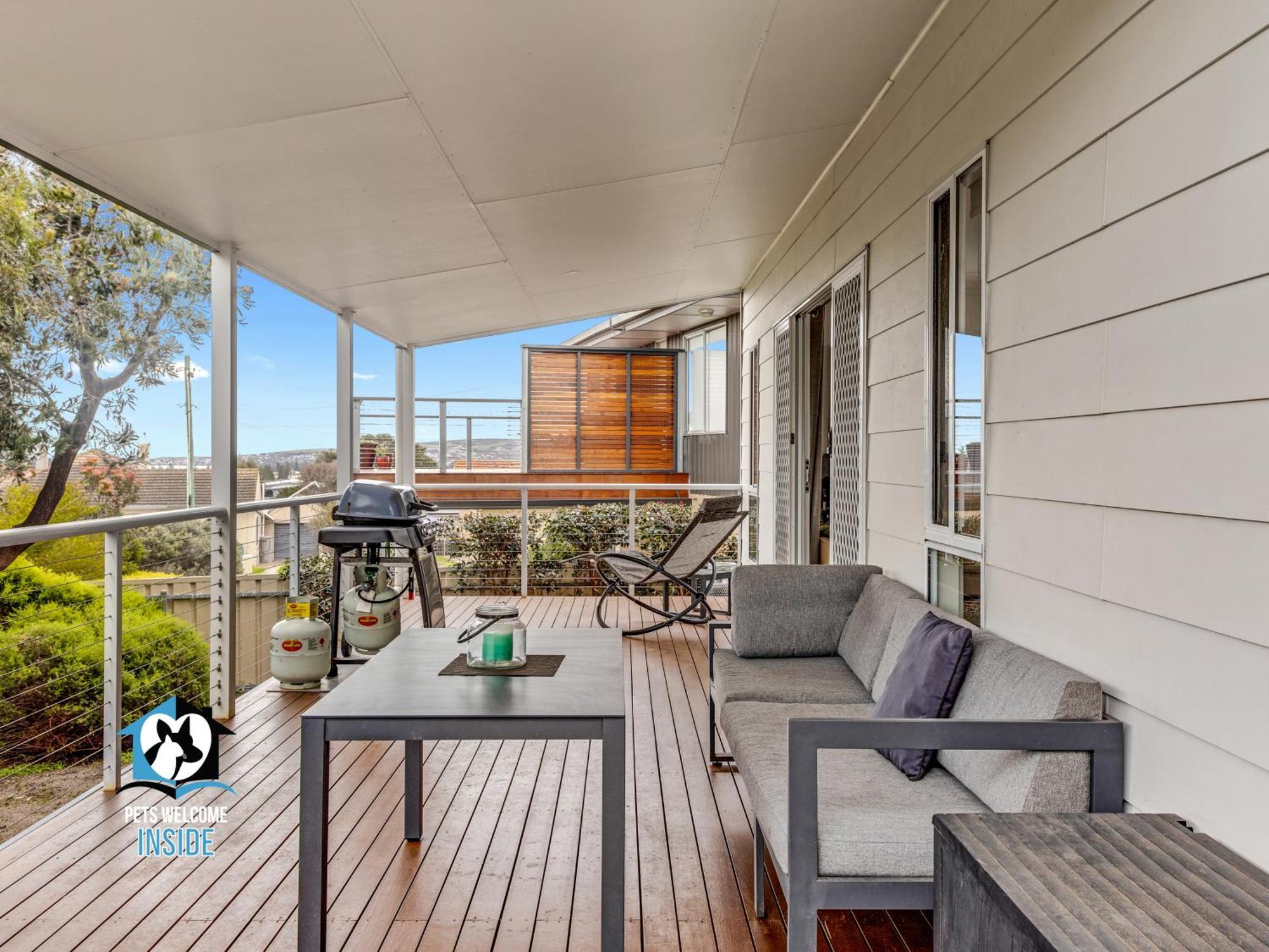 3br Contemporary With Sea Views Holiday home
