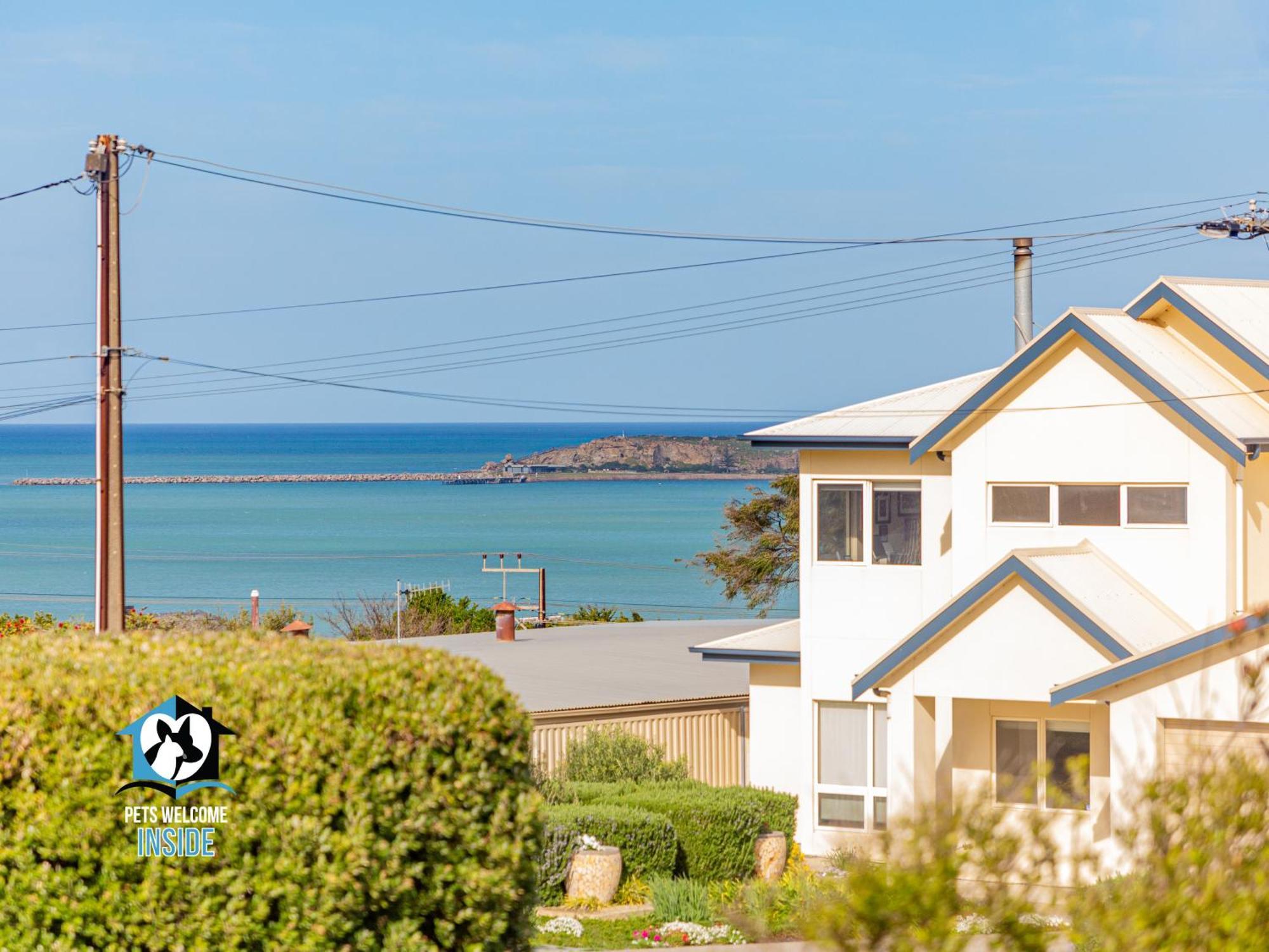 Holiday home 3br Contemporary With Sea Views *