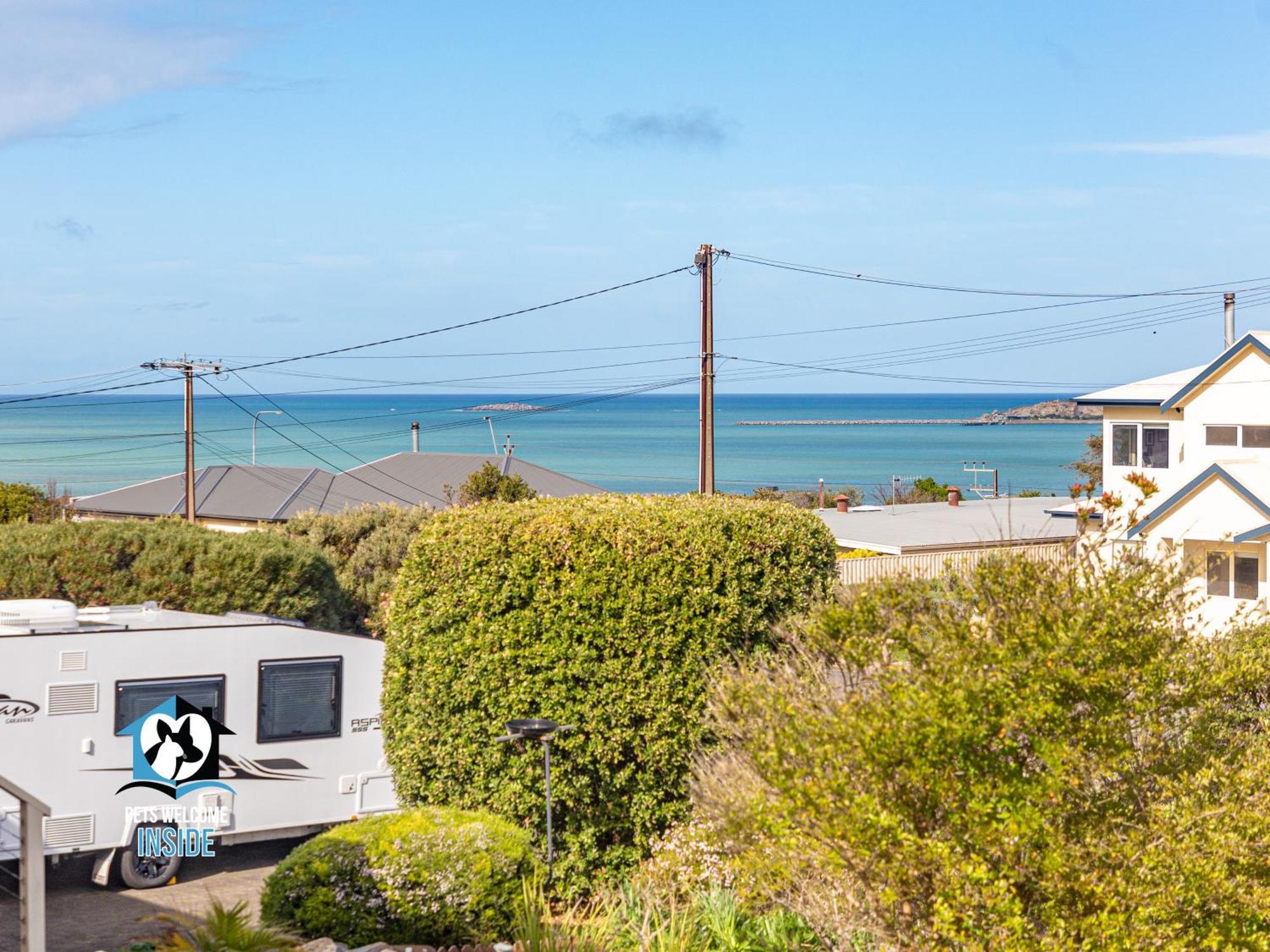3br Contemporary With Sea Views *